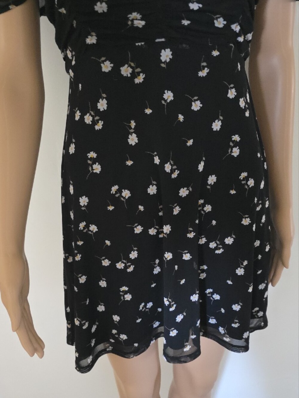 Black Floral Short Dress with Sweetheart Neckline Size M - Picture 3 of 8